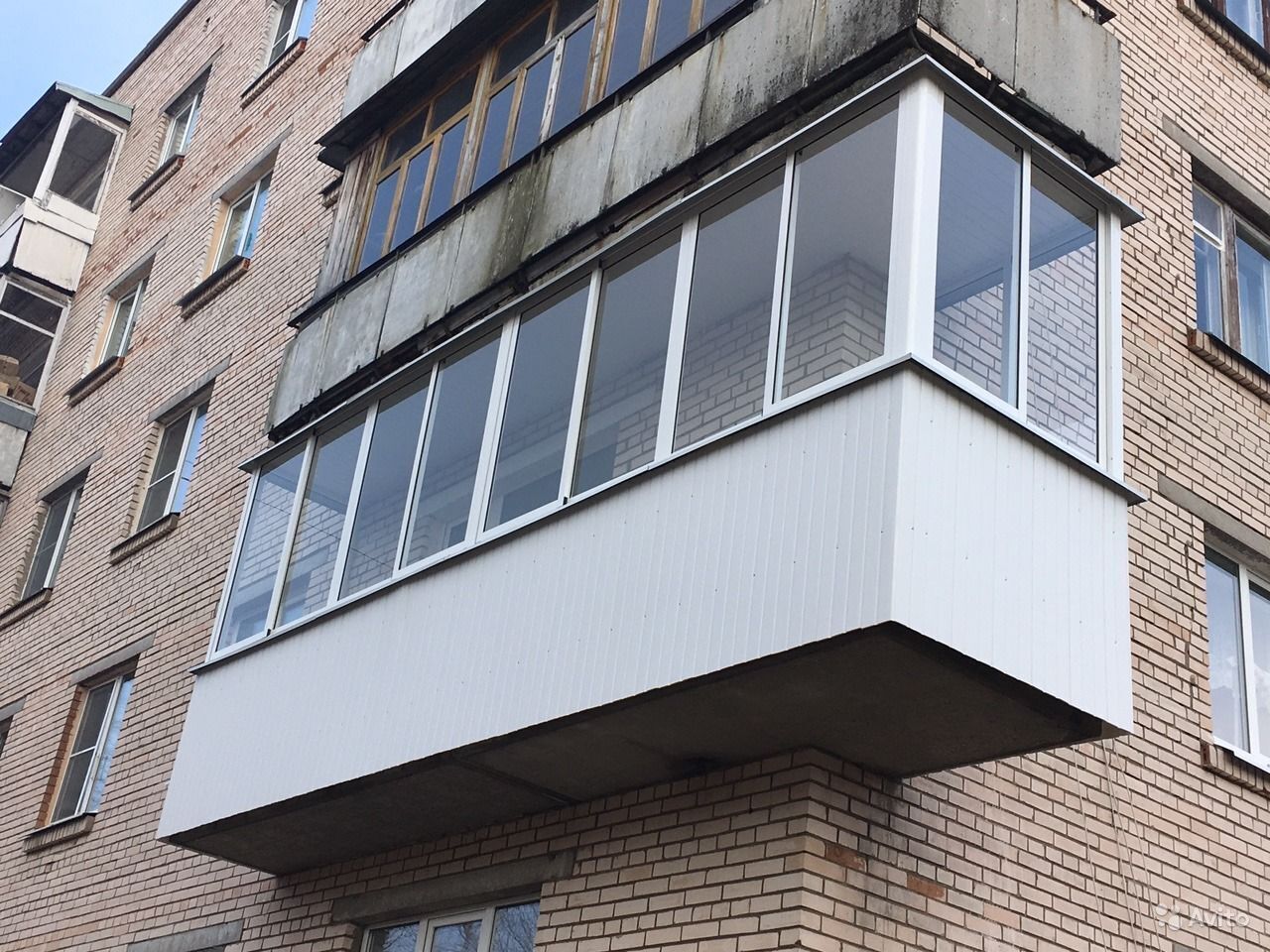 Во Владимире начали борьбу с самовольно застекленными балконами